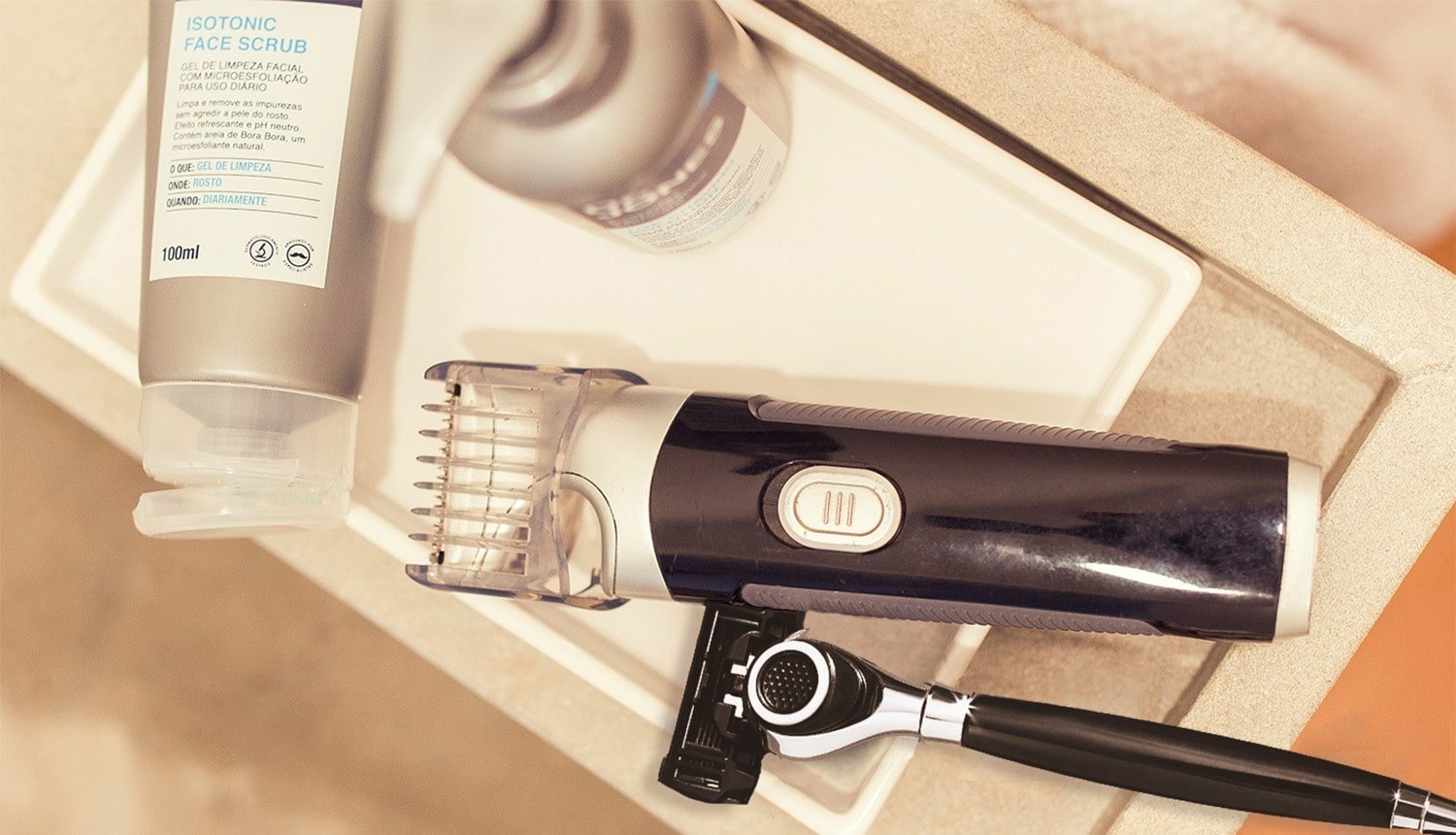 O que é melhor: barbeador elétrico ou lâmina de barbear? - Dr. JONES